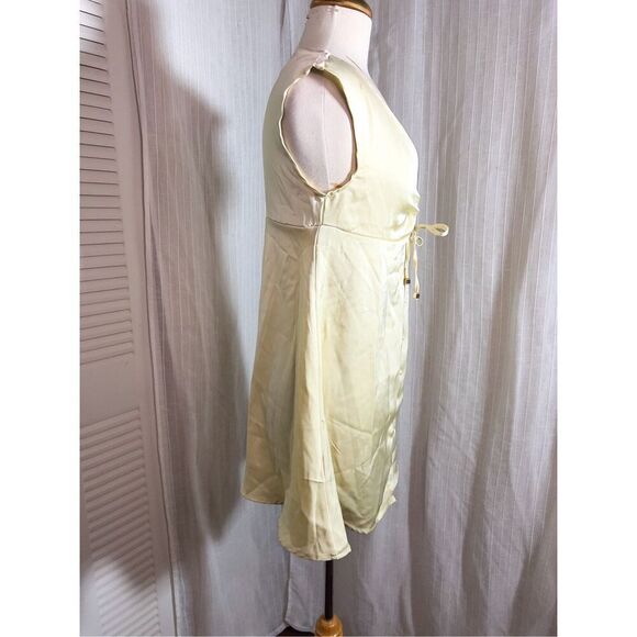 Missguided | Women’s | Dresses | L | Cream Satin Button Down Mini Dress - Picture 5 of 5